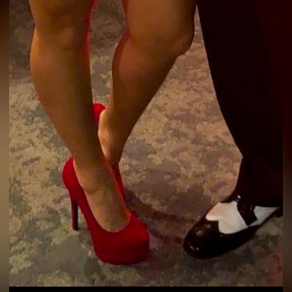 Red High Heels - Picture 2 of 9